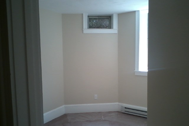 hubrealtyproperties.com - Fenway, huge 2 bedroom basement level, with newly updated appliances Apartments