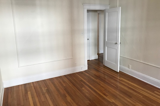 Hub Realty - Bright one bedroom with deck, near Washington St T stop Apartments