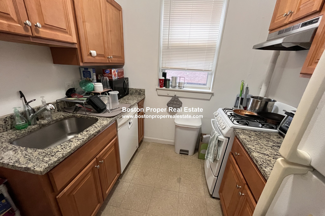 a - 2 bedrooms, NO FEE Condo