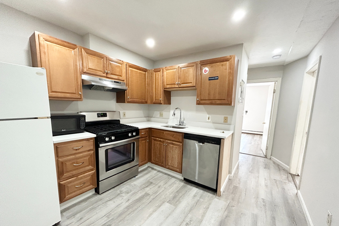 Kitchen - ROOM RENTAL | Fully Applianced Kitchen | Open Concept Living Apartments