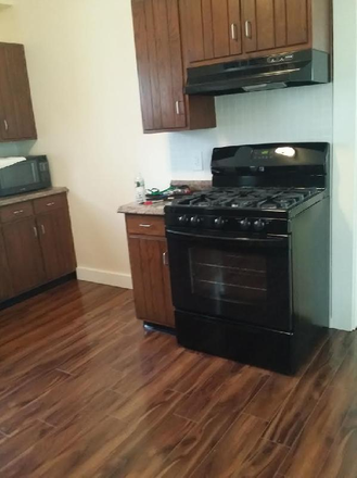 Call NOW for showings! 617-236-8600 - PROSPECT STREET - AWESOME WALTHAM 2 BED W/ LAUNDRY IN THE UNIT! *AVAIL 6/01/2025* Apartments