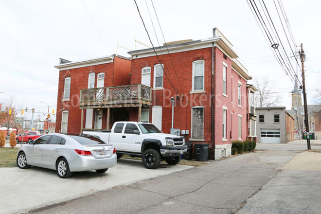 Outside Parking lot - 2BR Downtown Lafayette Apartment – W/D in Unit – $1,350