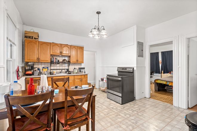 Kitchen - Spacious 4 bed 1 Bath located centrally in the heart of Mission Hill Condo