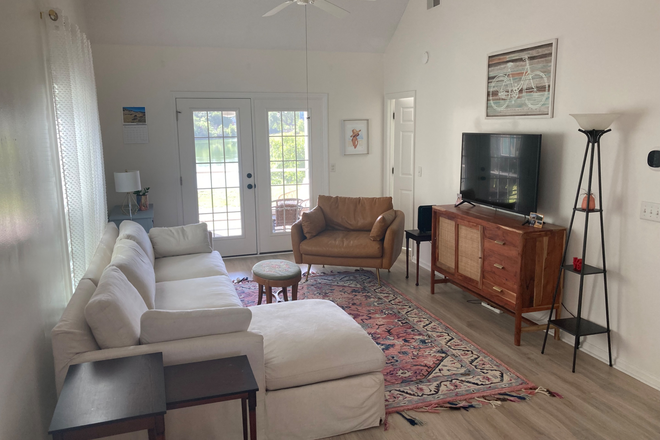 Living room - CONVENIENT JAMES ISLAND LOCATION - 10 minutes to MUSC Townhome