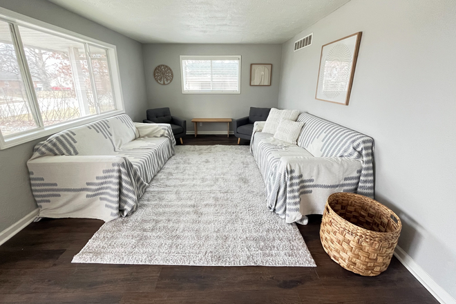 Living Room - Charming, newly remodeled home on edge of ND's campus