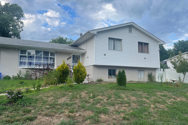 Outside view - 1 Bedroom 1 Bath with shared living room and kitchen