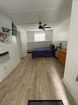 Bedroom - Beautiful Studio close to campus!! Apartments