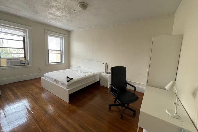 room1 - 238 Hemenway Apartments