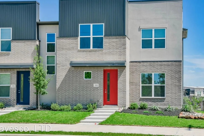 Exterior of the townhome - Barron Crossing - 2415 Chinook Way