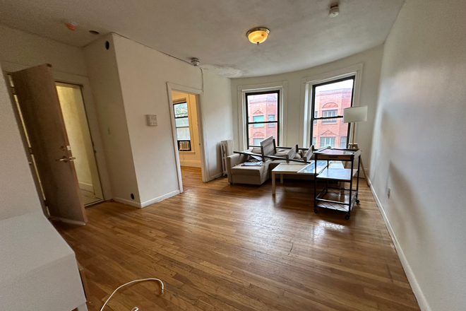 1 - NO BROKER FEE!!!! HUGE 4 bed, 2nd floor Symphony Road