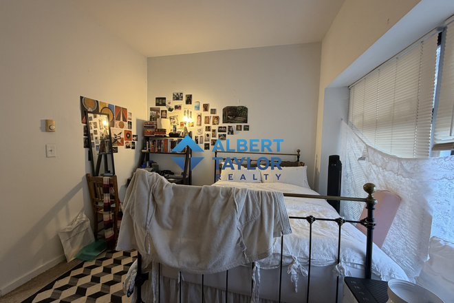 Bedroom #1 - HUGE 3 Bedroom! Easily fits 4 People! Apartments