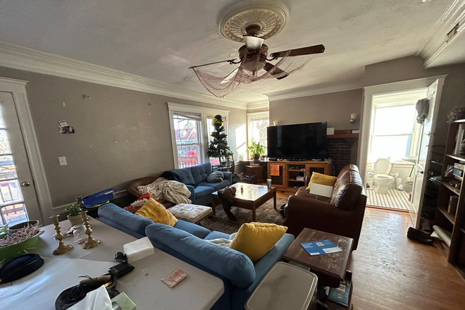 Living room - 235 Commonwealth Ave Apartments