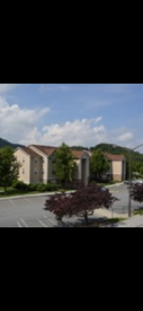 Building - University Highlands Apartments