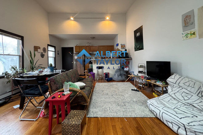 Living Area - Reduced Rent!! Spacious 3 Bed Duplex in Brighton!!