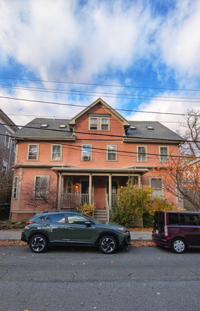 outside view - Beautiful room for January sublet Duplex