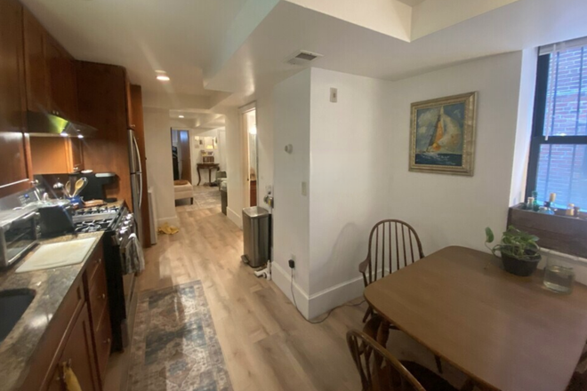 living - LOCATION!!! GREAT 3 BED WITH IN-UNIT LAUNDRY, NO BROKER FEE! 9/1/26!!