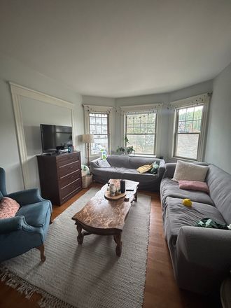 1 - JUNE 2027-Spacious 6-Bedroom, 2 Bath Near Tufts & the Green Line! NO FEE Duplex