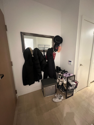 Entryway - 1 bed+1 bath in a 2-bedroom condo apartment in Yonge/College area