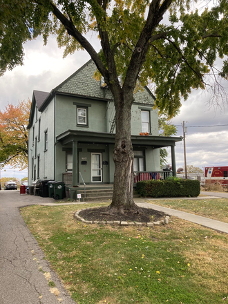 1766 Cleneay - 1766 Cleneay-Great Central location - Near XU/UC Duplex