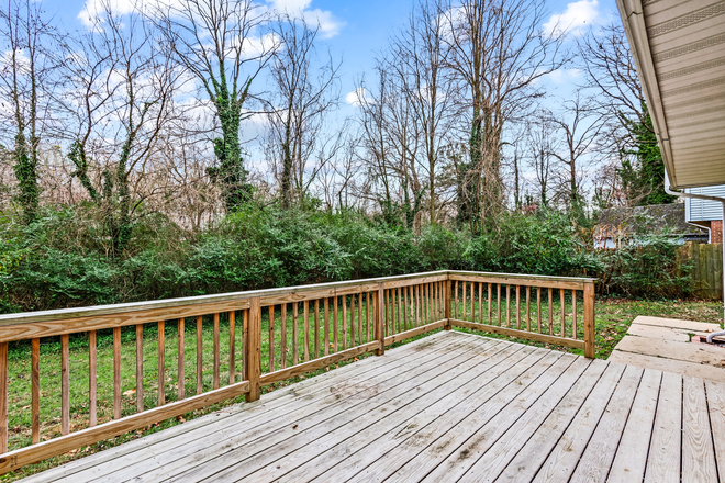 Back deck and large backyard - Furnished 2BR rentals near downtown & malls, utilities incl., ideal location & ready to move in House