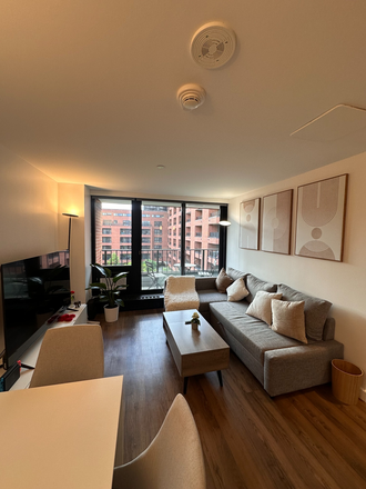 Living room - Convenient, modern 1Bed/1Bath on Harvard Business School Campus