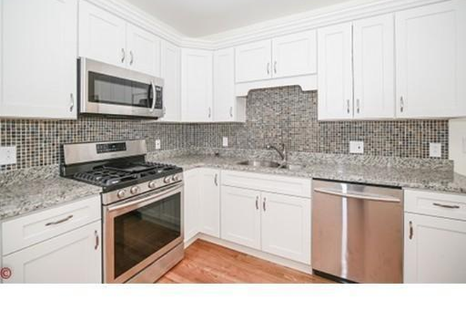 Call NOW for showings! 617-236-8600 - PROSPECT ST - NICELY UPDATED 3BR/1BA FOR *9/1/2025* IN INMAN SQ W/ LNDRY IN BLDNG, BACKYARD, EIK, DW Apartments