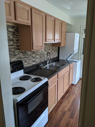 Kitchen - 818 South Campus Avenue House