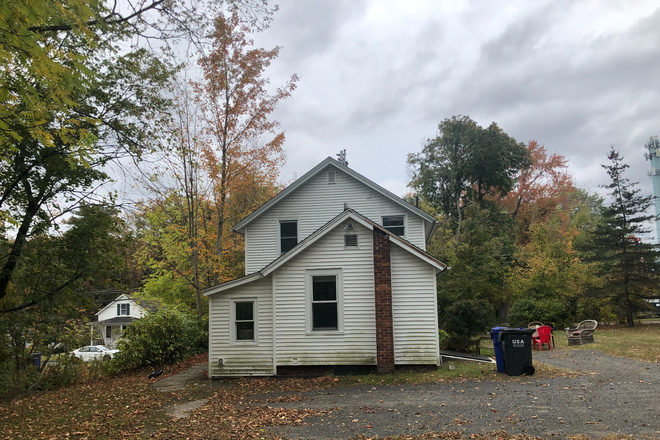 House from the Side - House Close to Amherst College - Subletting One Bedroom