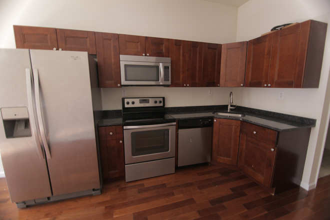 Kitchen - OCP - Spacious 3 Bed 3.5 Bath Unit With Private Patio Apartments