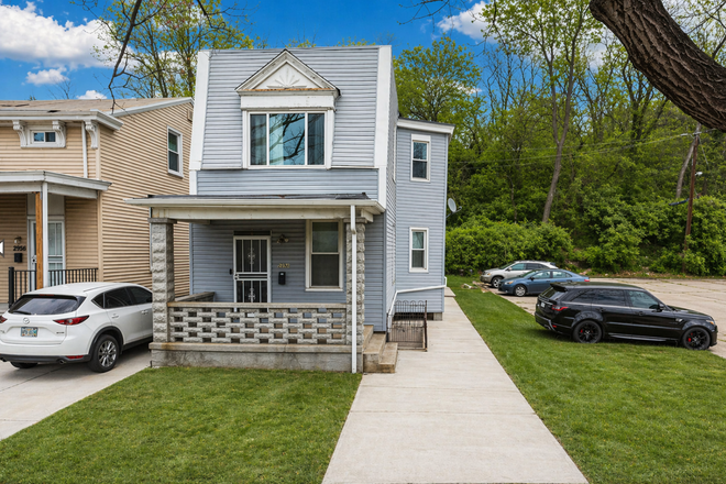 Ext 1 - Room for the Whole Crew – 5-Bedroom Home Near UC