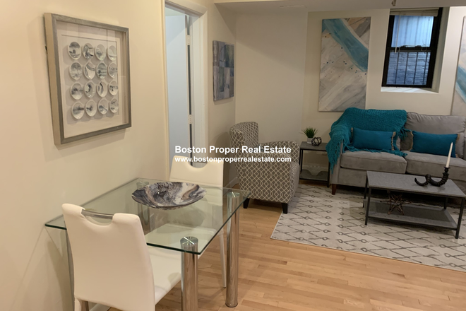 a - 2 bed in living room in middle of Back Bay Condo