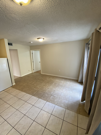 Living area - Room for summer sublet near campus!