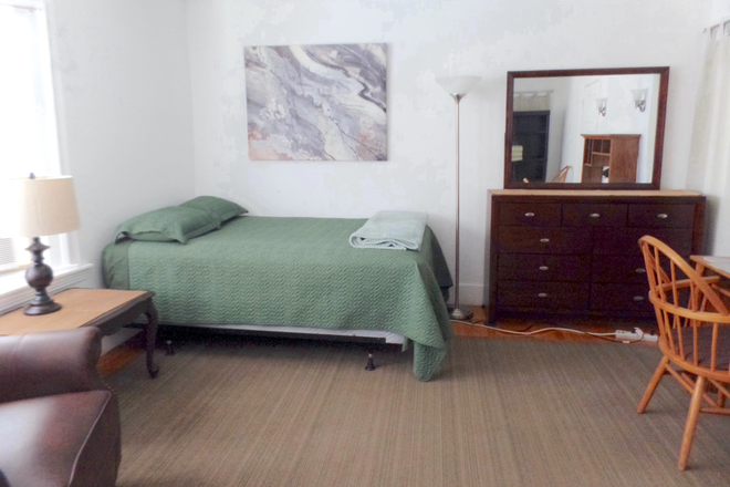 Room 1 - Aug 25 TUFTS - Furnished Room AC & ALL Included