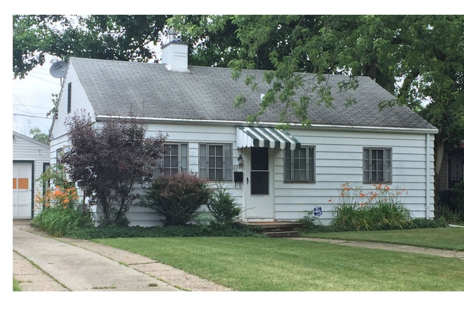 Exterior view - 709 Napoleon - 2 Blocks to main entrance House
