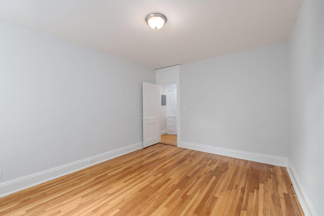 Visit hubrealtyproperties.com - Walk to class, gorgeous 1 bedroom with heat included Apartments