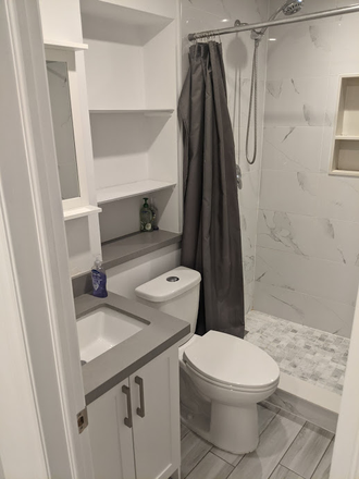 BathroomDinnin - 2 bedroom 1 bathroom for rent utilities included 5 min walk to UofT campus Apartments