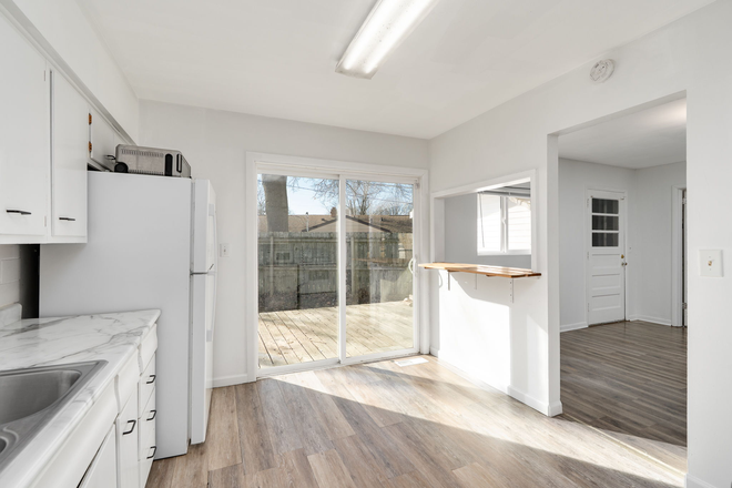 Kitchen - Super Life & quiet study house nearby Purdue