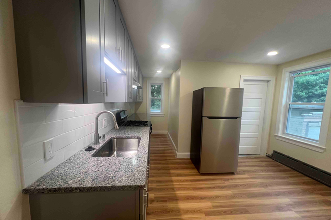kitchen - No Fee: Renovated spacious 4BR/1BA Apartment Near Tufts – Available immediately