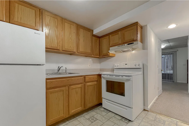 Kitchen - Nice 1b apt at Millbrook.