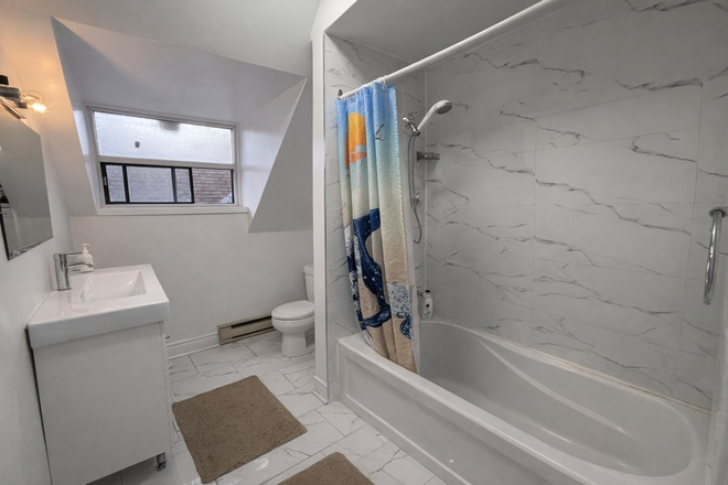 Bathroom - 101 Spadina #1: Large 2 bedroom, 1 bathroom unit located on the top floor of a historic Annex home.
