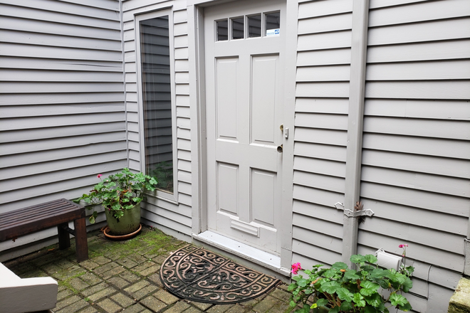 Separate entrance in courtyard - CH, Quiet, priv, Sep. entr, in-law Suite:1 person only,1 bdrm, study, kitch,frplc,prkng, A/C, Util