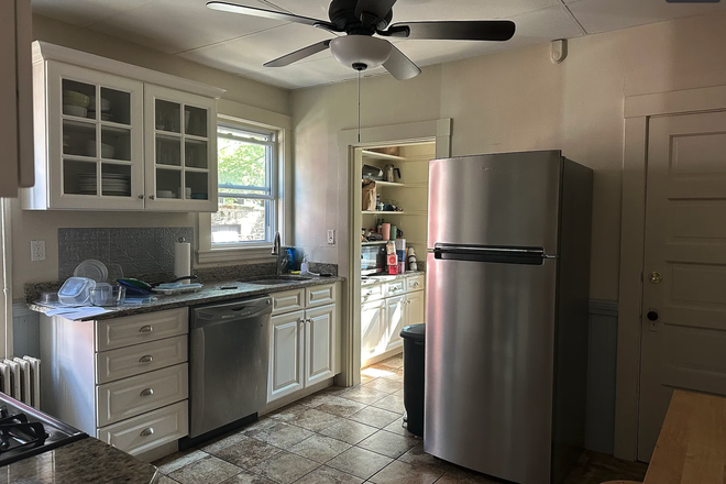kitchen - Unit right outside Tufts!! Apartments