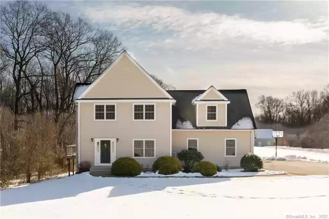 Front - Luxury 5 Bed 2.5 bath only 7 minutes from UCONN