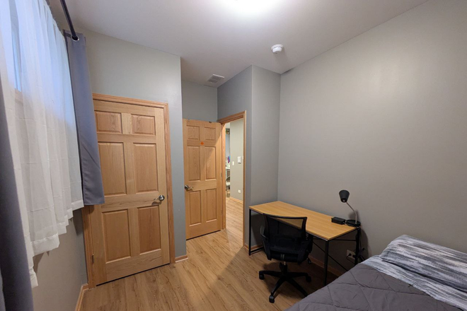 Bedroom - Modern Room Near UIC with Shared Amenities - Affordable Rent