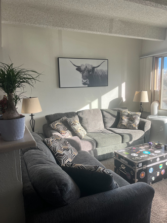 Living room - Creekside Apartments