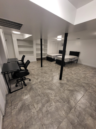 bedroom - Apartment for rent $950/month for each student!! Bedroom will be shared between 3 students!!