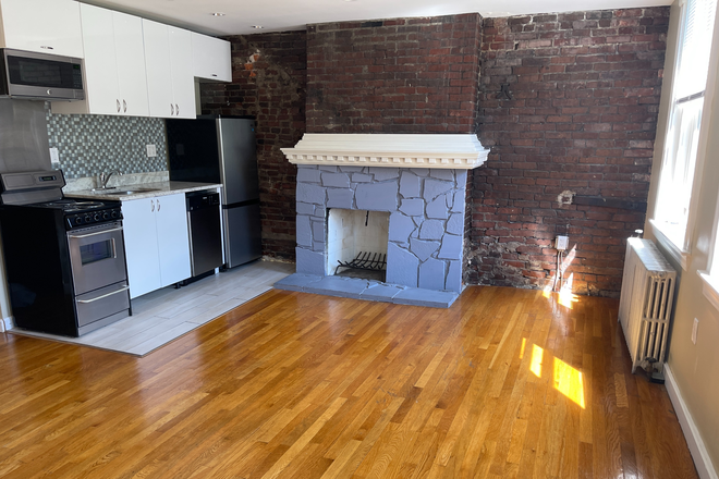 . - 2 Bed / 1 Bath w/HEAT + HOT WATER INCLUDED avail. 9/1 Apartments