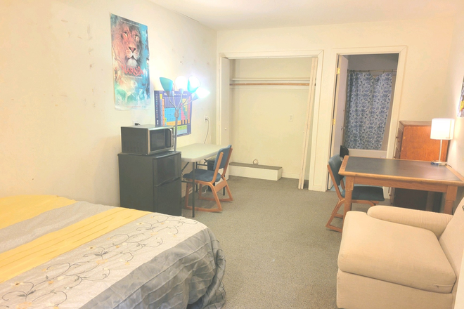 bedroom - 2026/2027 school year,  Full-time W&M student,  private basement House