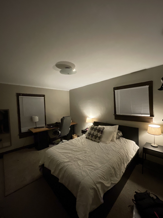 Bedroom for rent - Sylvia Street House Room-Summer Sublet