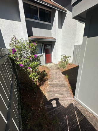 Front courtyard - Bellamy forge 2 bed 1.5 bath for rent